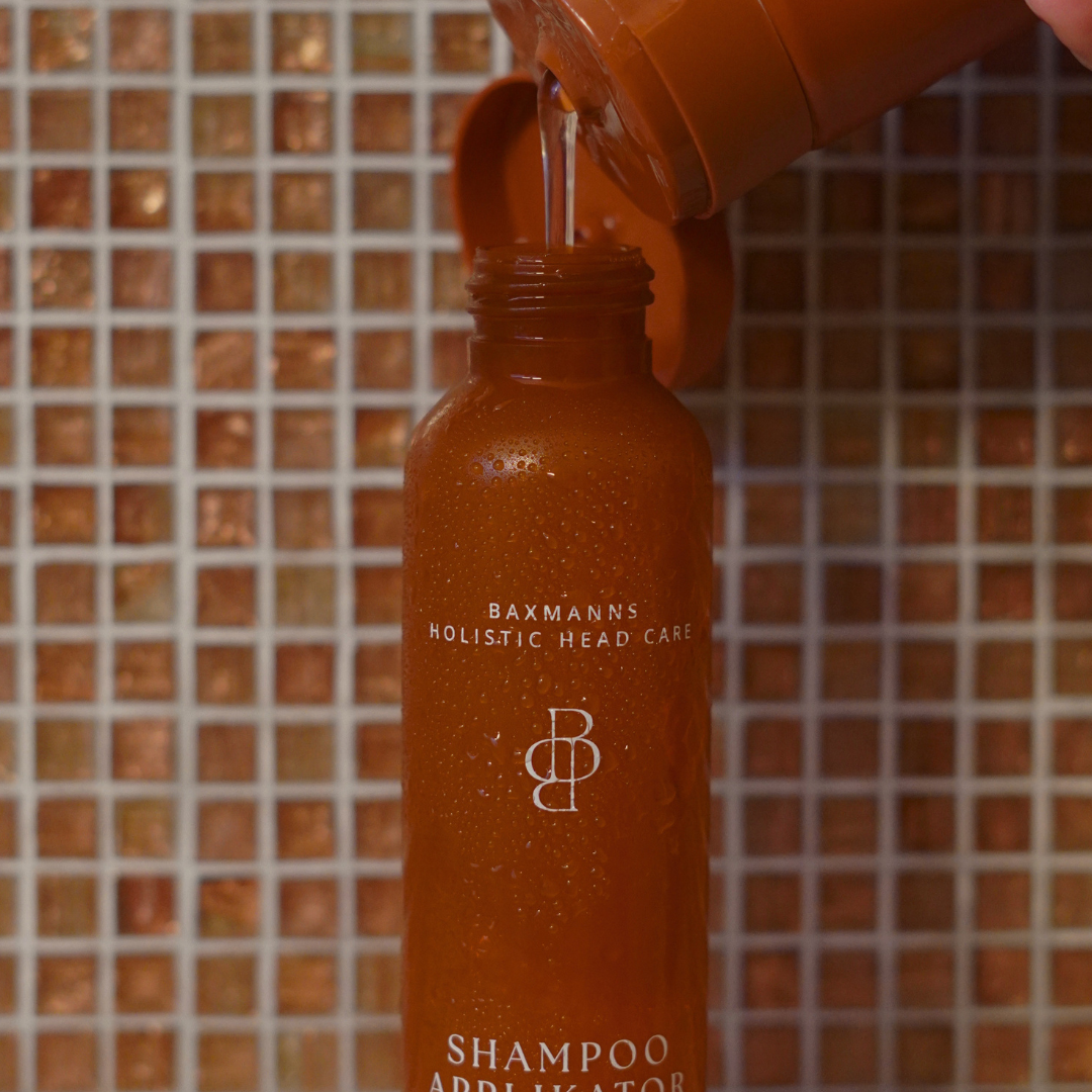 Shampoo mit Wasser mischen
